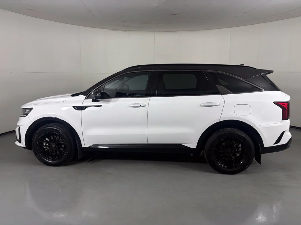 Used 2022 White Kia S image 5