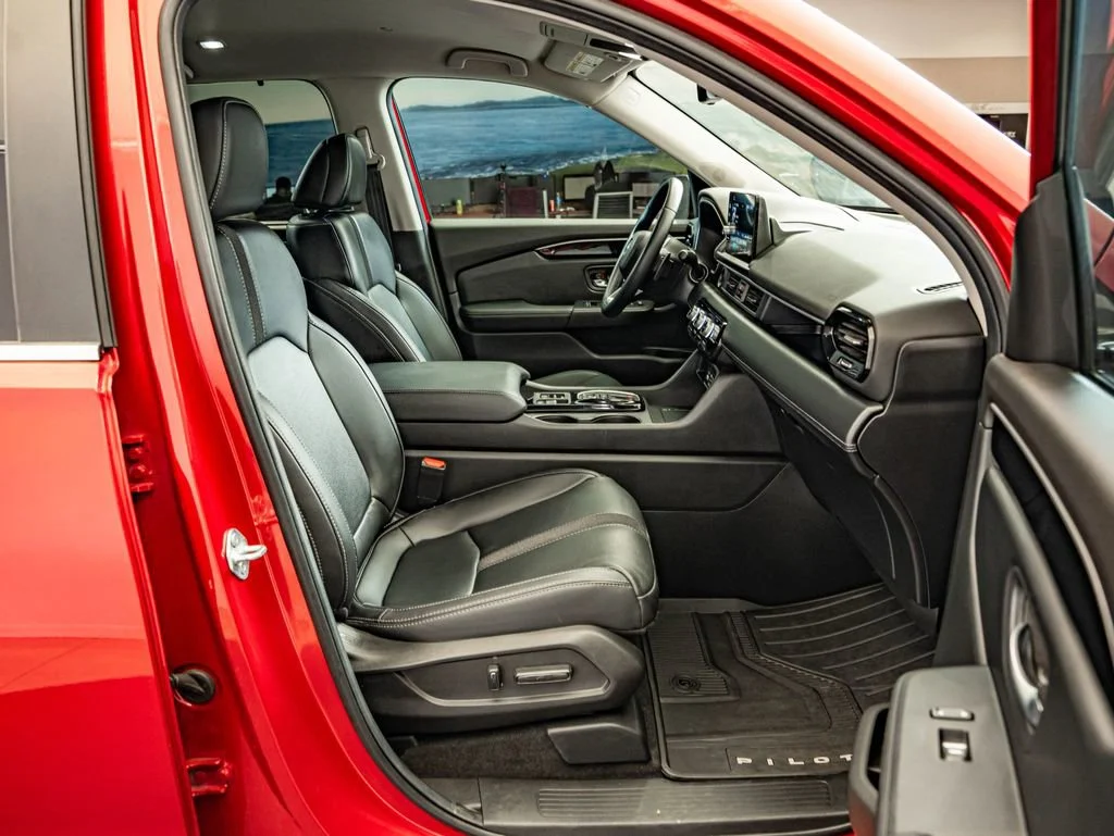 Used 2025 Radiant Red Metallic Ii Honda EX-L image 33