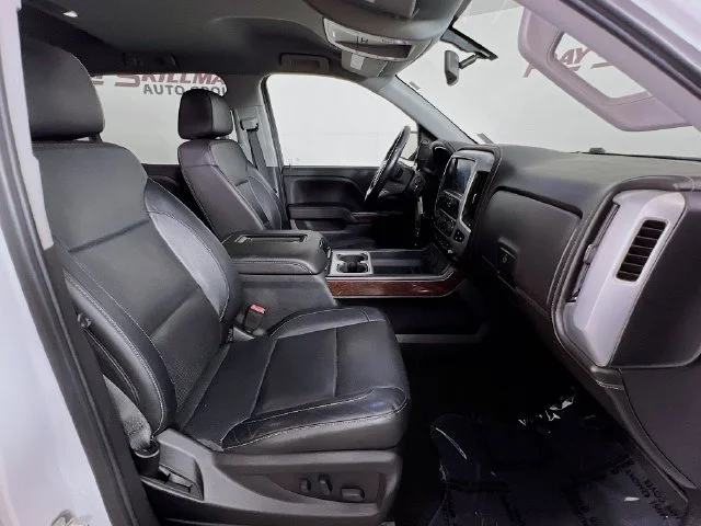Used 2018 White GMC SLT image 40