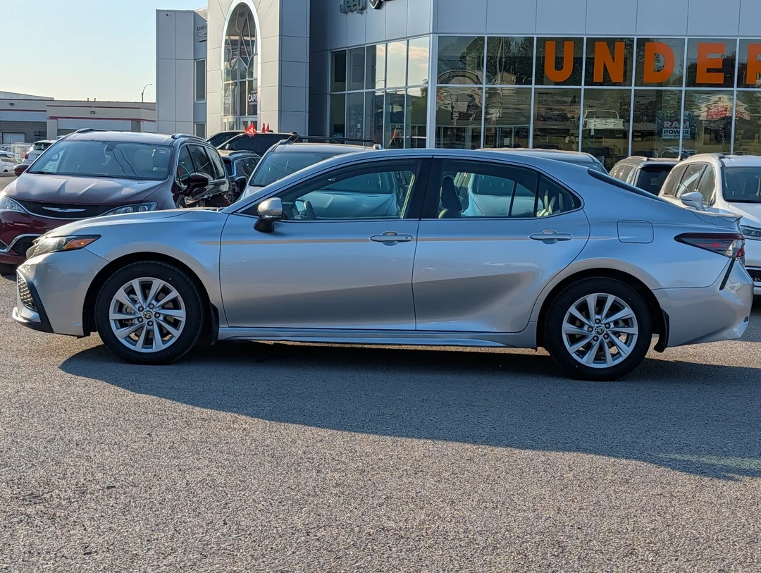 Certified Used 2024 Silver Toyota SE - - FWD - Heated Seats & Wheel - 7 Touchscreen - Apple CarPlay - Android Auto & More! image 5