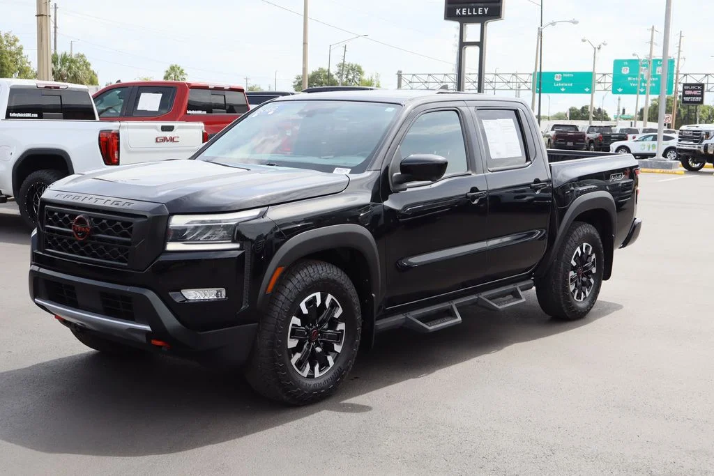 Used 2022 Black Nissan PRO-X image 5