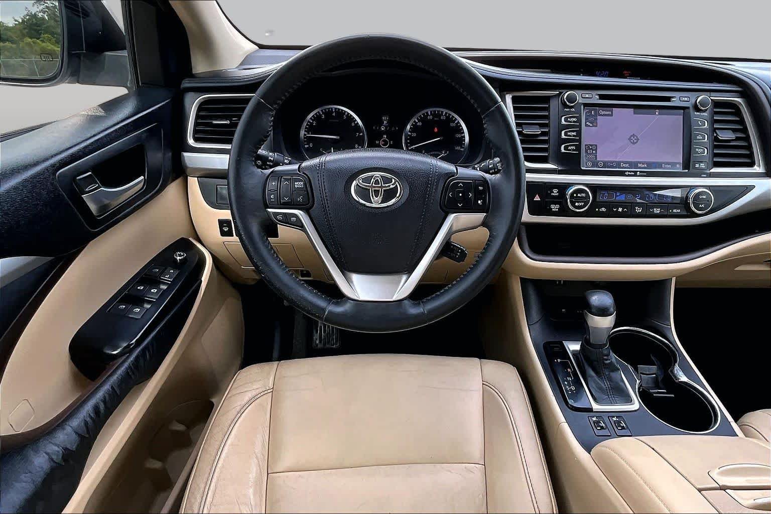Used 2015 Blizzard Pearl Toyota XLE image 6