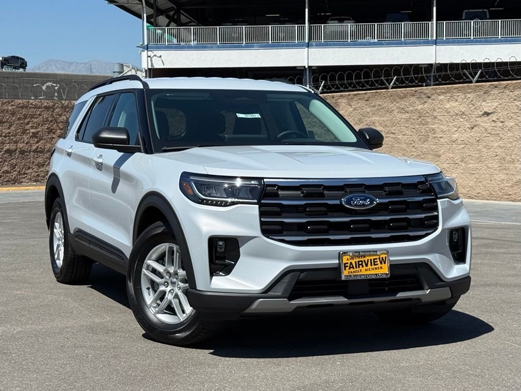 New 2026 Space White Metallic Ford Active image 2