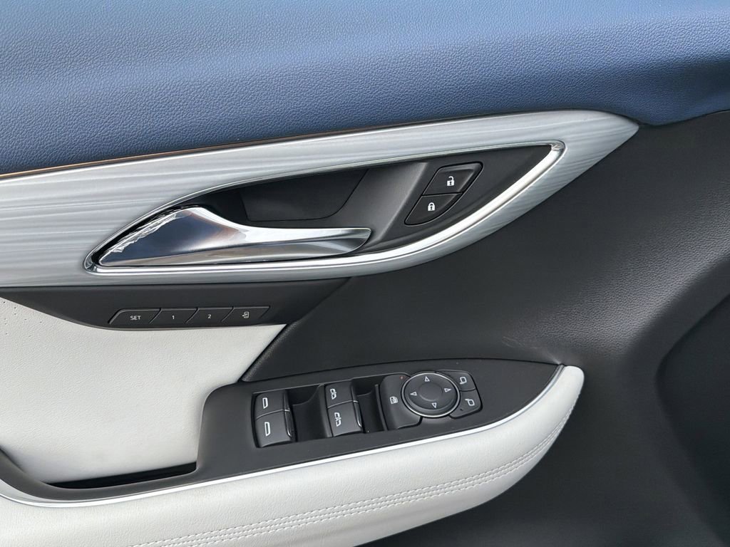 New 2026 Iridescent White Tricoat Buick Avenir image 19