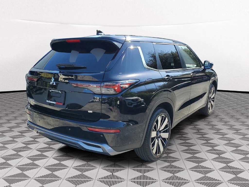 2026 Mitsubishi Outlander SE - Photo 6