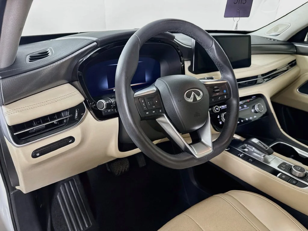 Certified Used 2024 White INFINITI LUXE image 12
