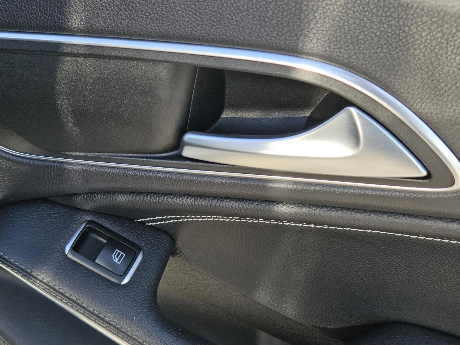 Used 2016 Cirrus White Mercedes-Benz CLA250 Coupe image 29