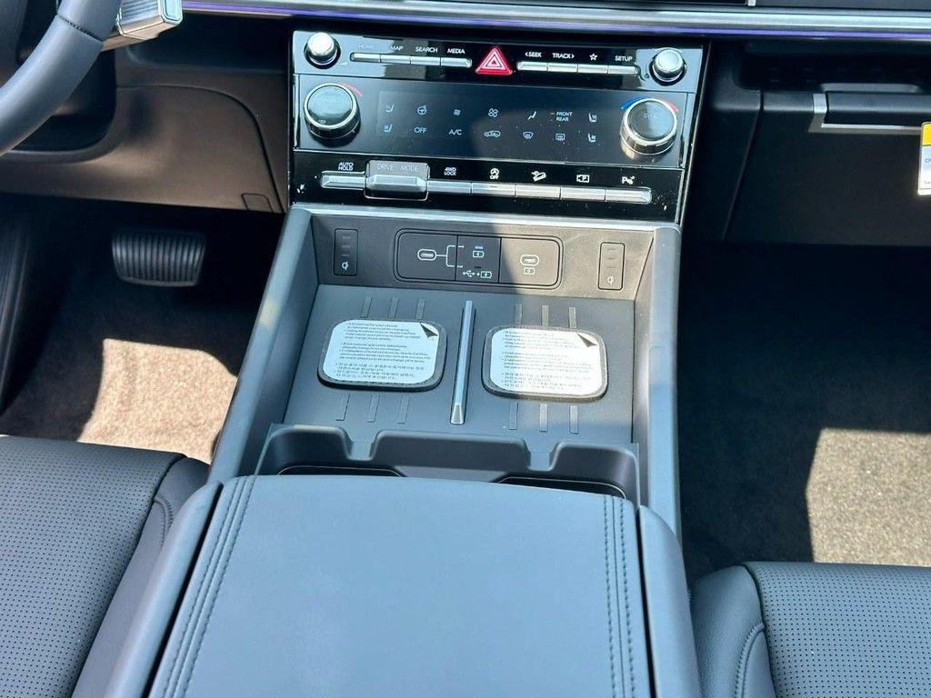 New 2026 White Hyundai Limited AWD image 9