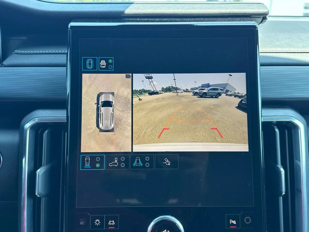 Used 2025 White GMC Elevation image 37