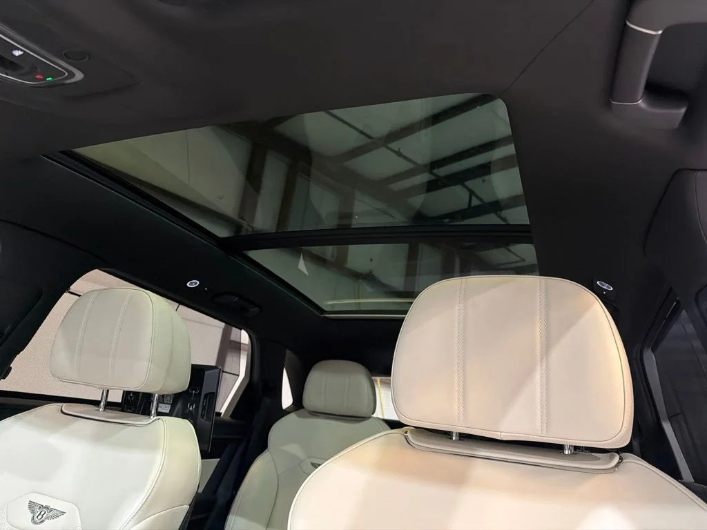 Used 2023 Black Bentley Azure image 29