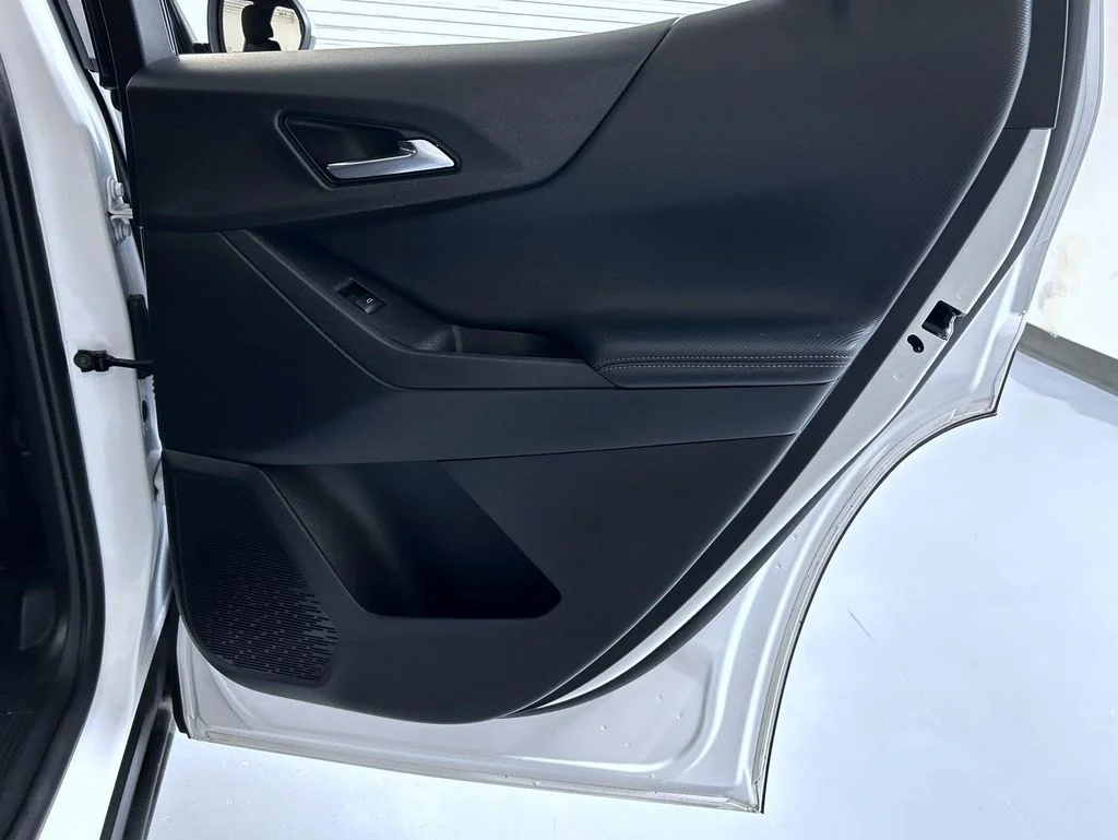 Used 2025 White Chevrolet LT image 17