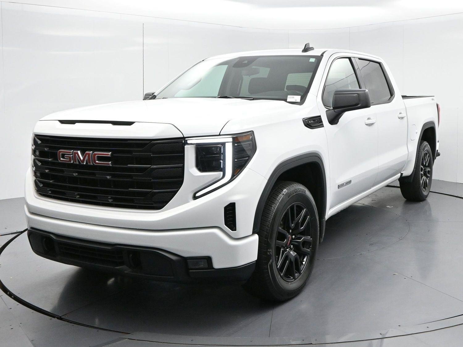 Used 2024 Summit White GMC Elevation image 3