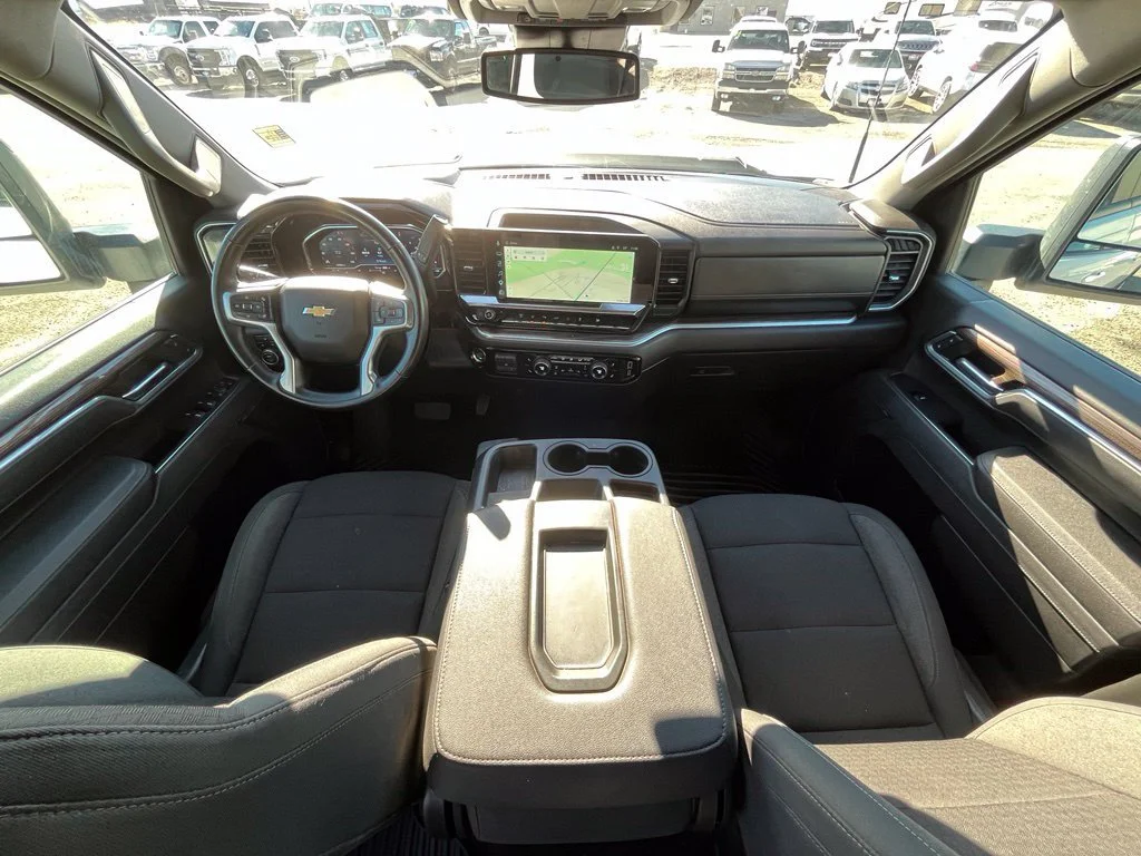 Used 2025 Summit White Chevrolet LT image 13