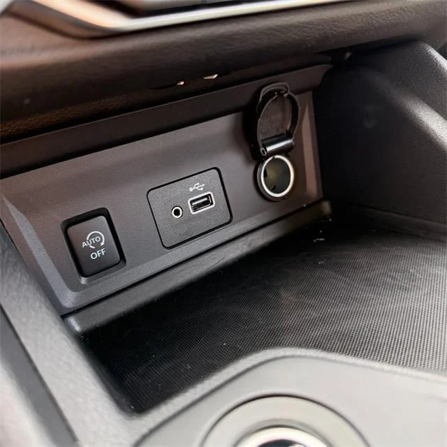 Used 2025 White Nissan S image 19