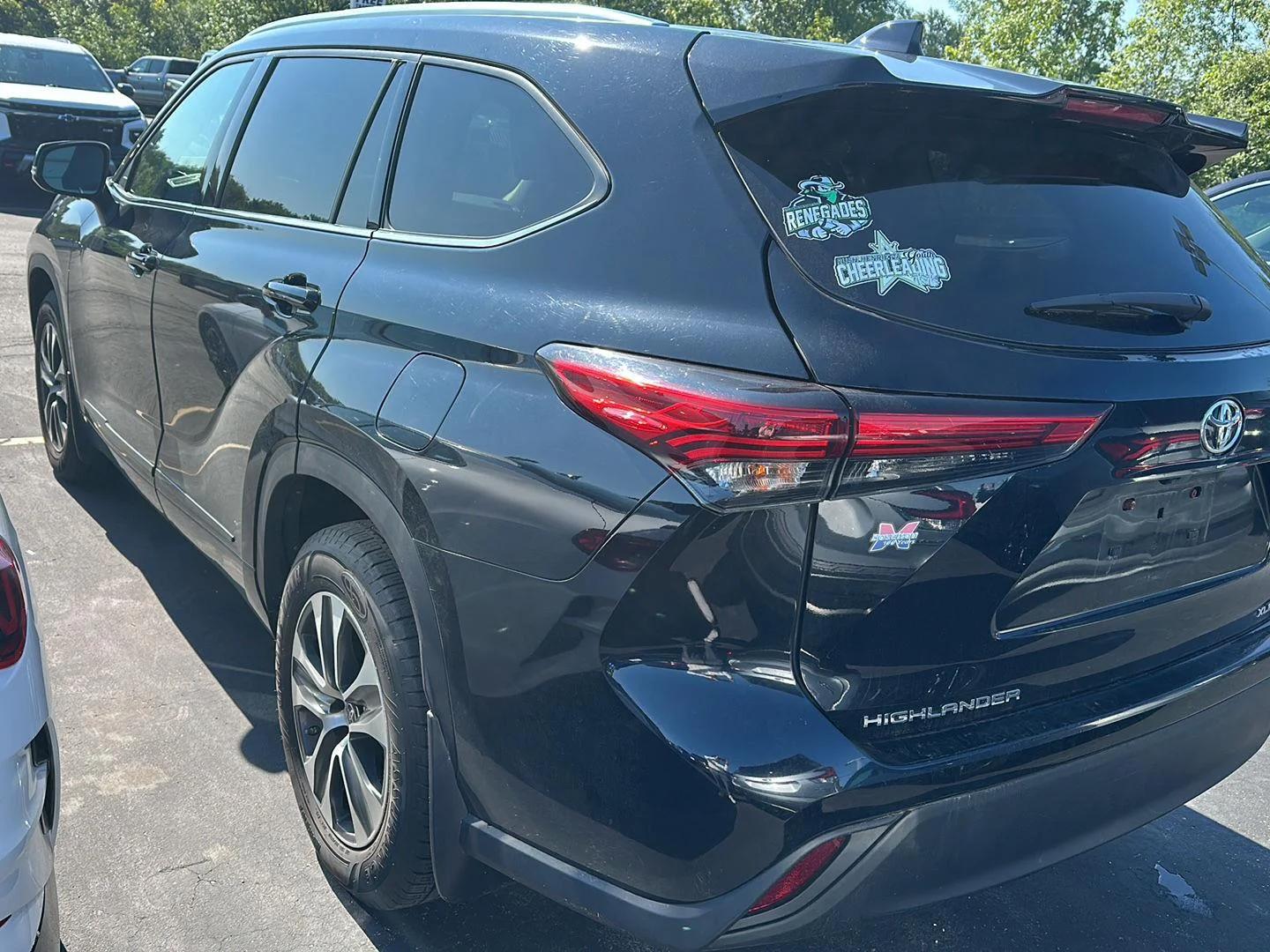 Used 2021  Toyota XLE image 4