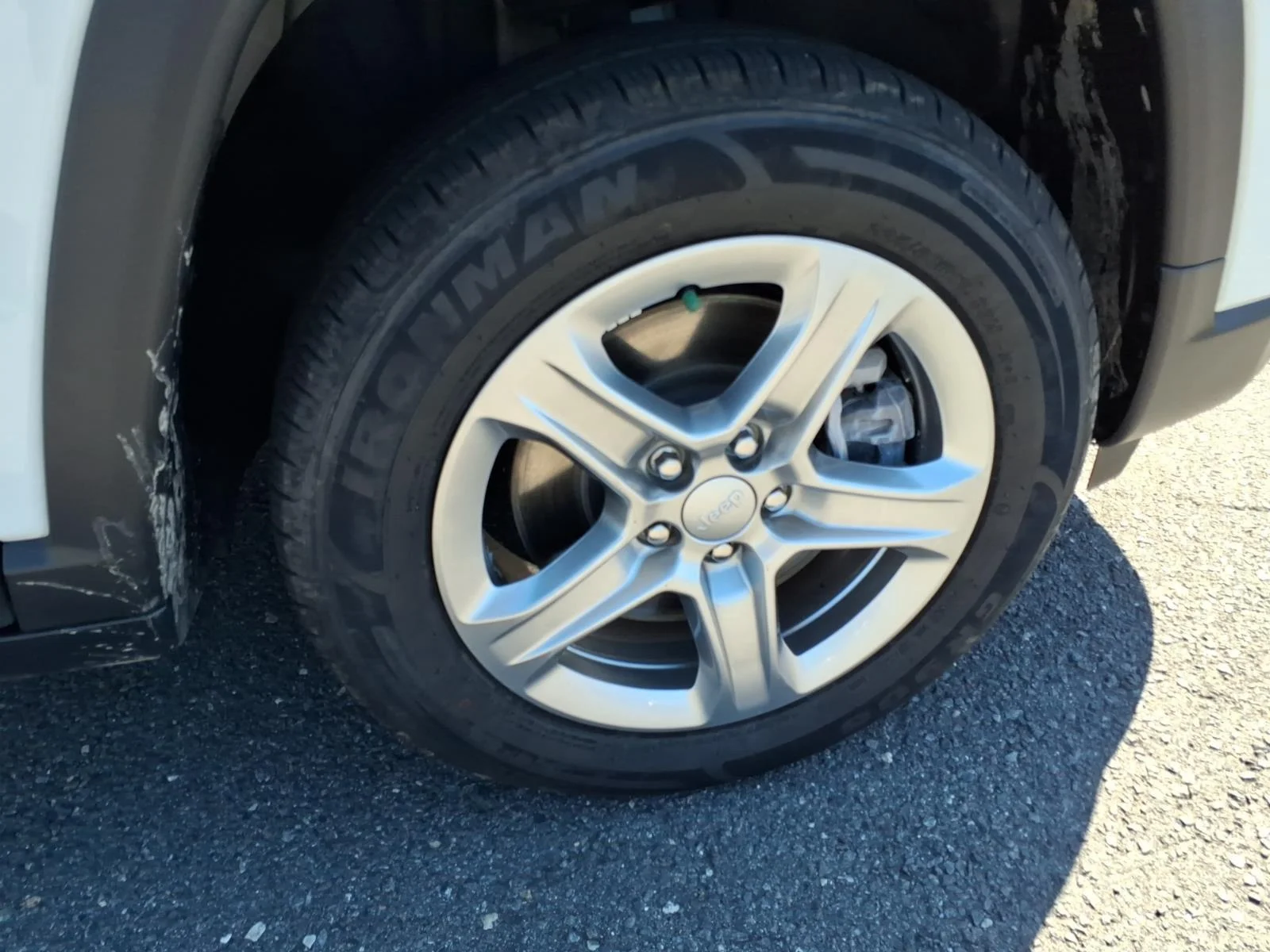 Used 2024 Bright White Clearcoat Jeep Latitude image 11