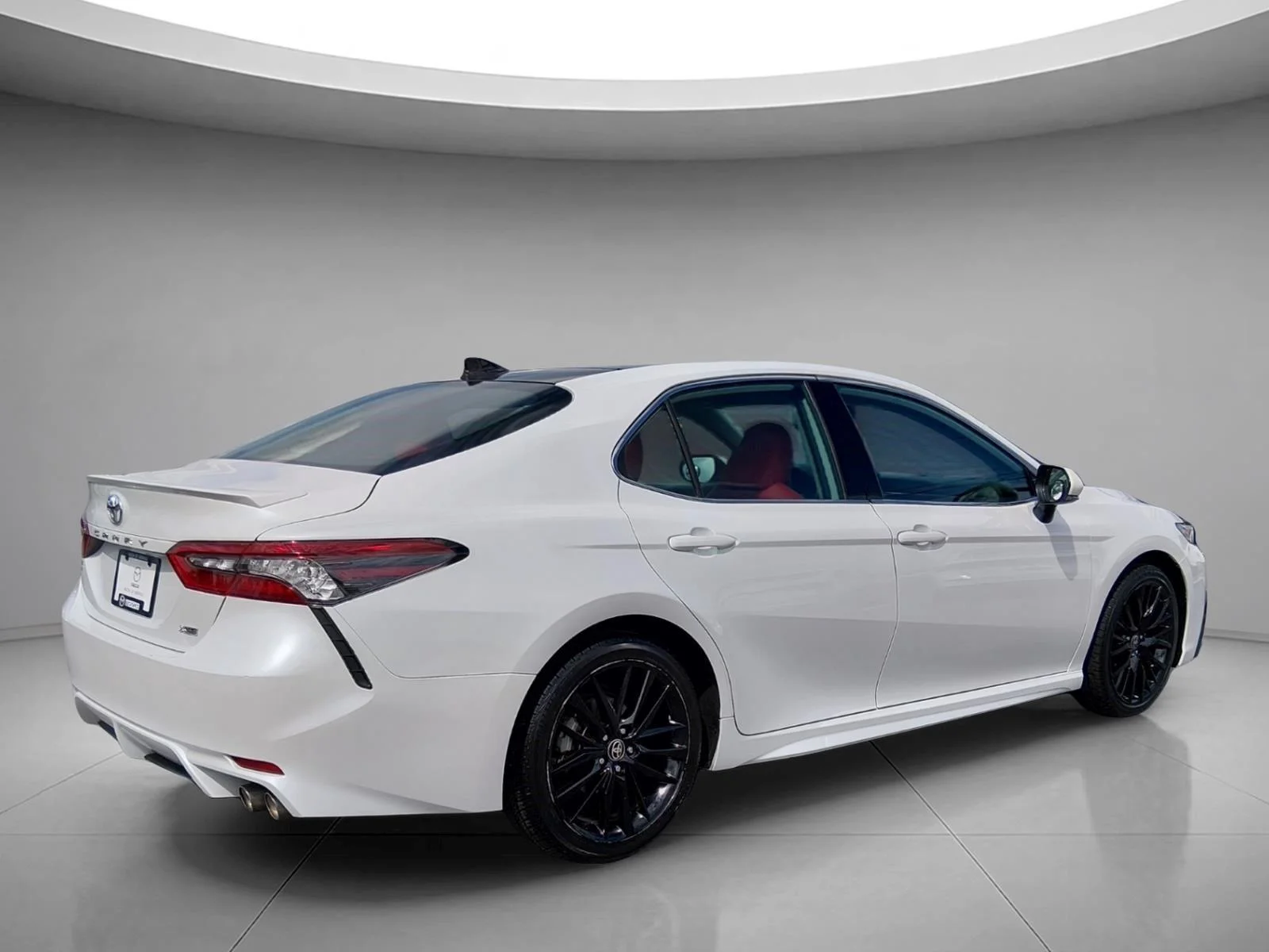 Used 2021 Wind Chill Pearl Toyota XSE image 5