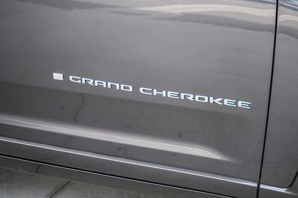 Used 2023 Gray Jeep Overland 4xe image 10