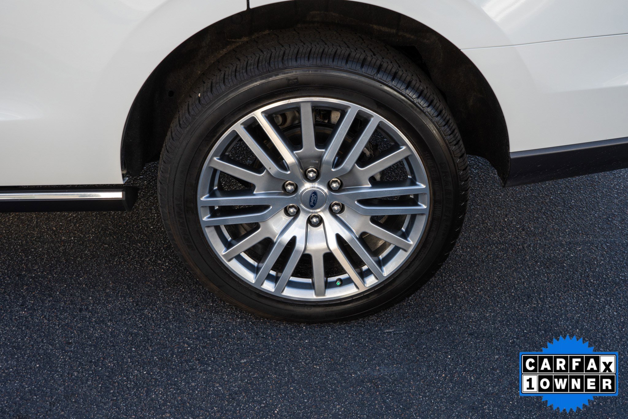 Used 2024 White Ford Limited image 9