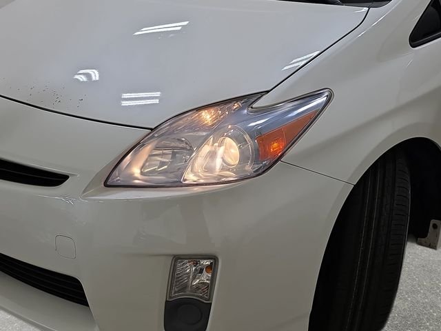 Used 2010 White Toyota II image 28