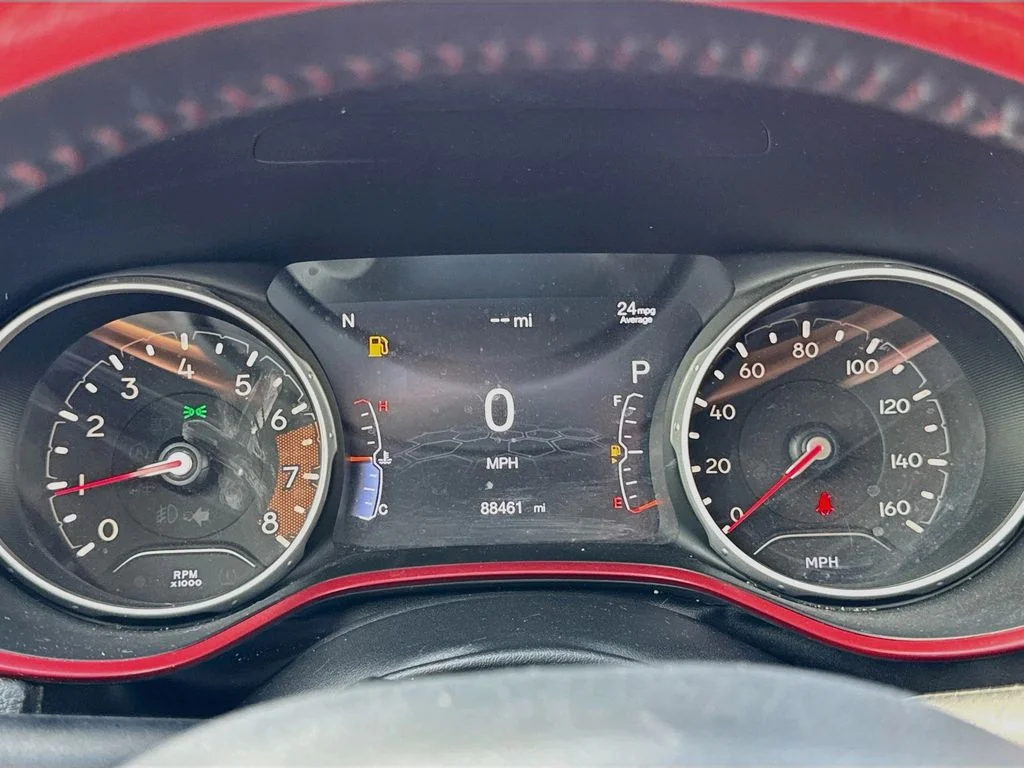 Used 2019 Silver Jeep Trailhawk image 14
