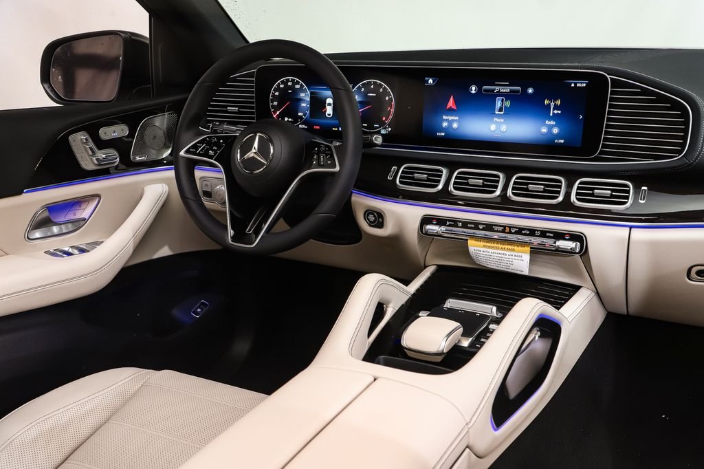 New 2026 MANUFAKTUR Moonlight White Metallic Mercedes-Benz GLE 450 image 12