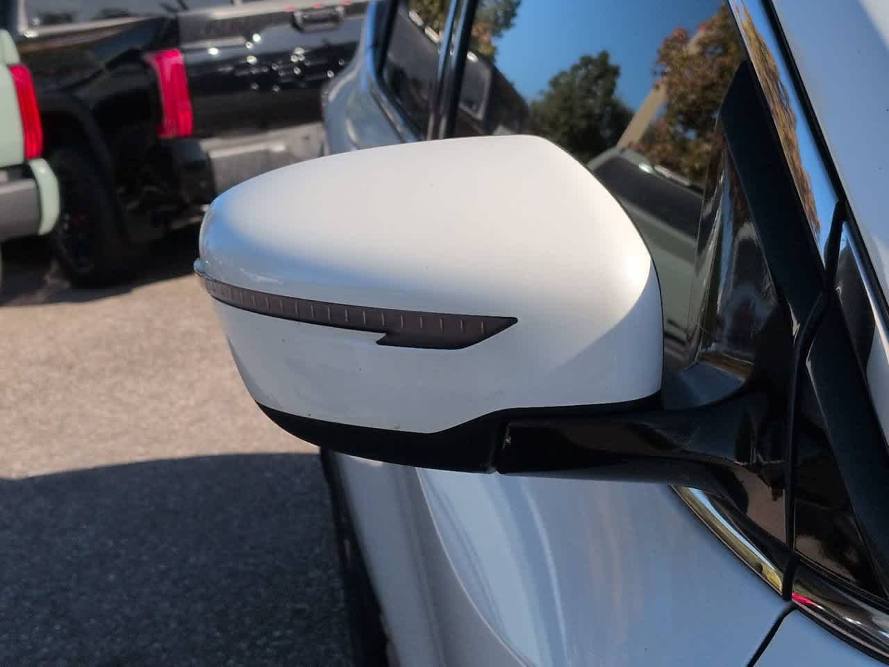 Used 2018 White Nissan S image 12