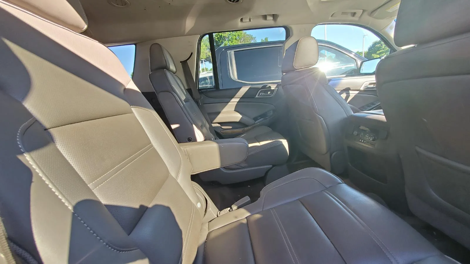 Used 2016 IRIDIUM METALLIC GMC Denali image 6