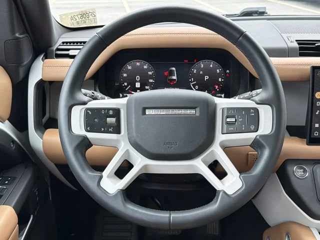Used 2025 White Land Rover 130 P400 X-Dynamic SE image 24