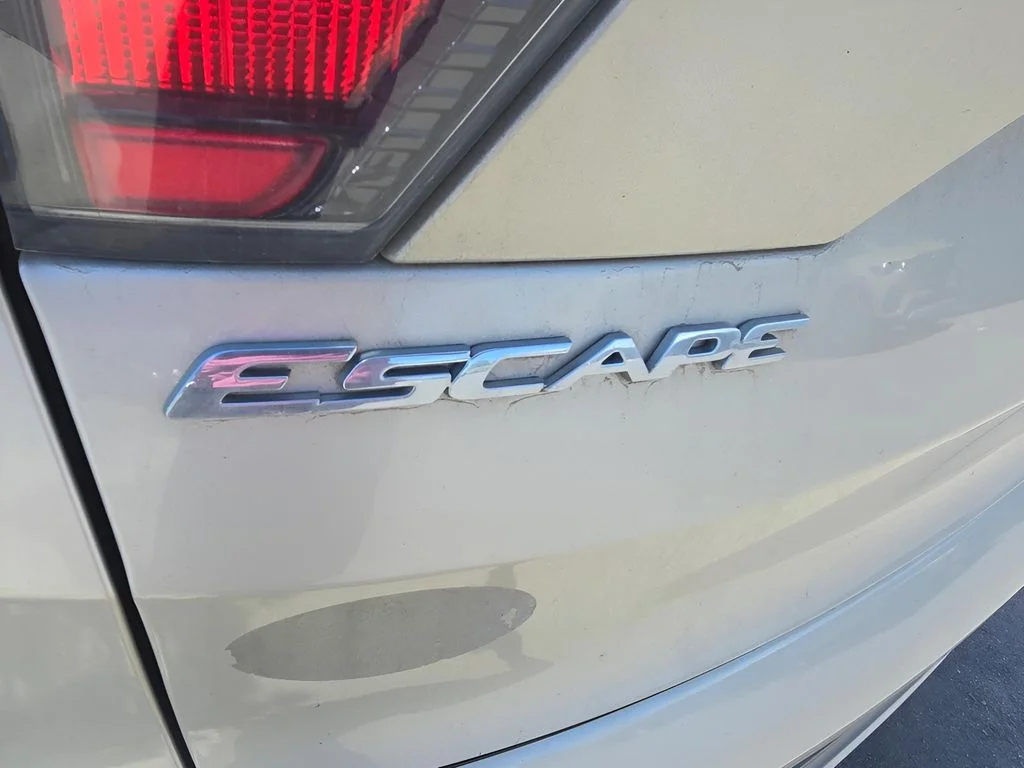 Used 2017 White Gold Metallic Ford SE image 16