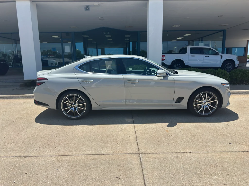 Used 2025  Genesis 2.5T image 11