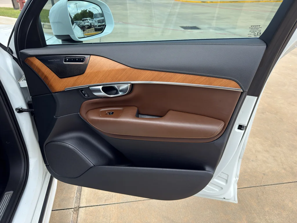 Used 2020 Crystal White Metallic Volvo Inscription image 12