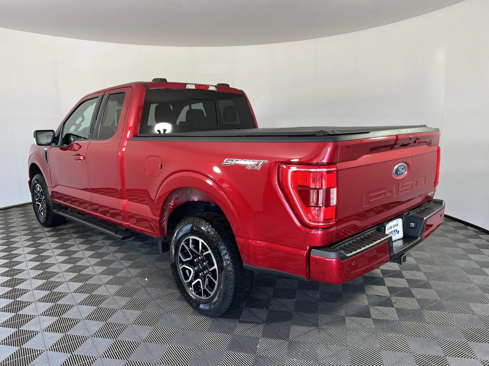 Used 2022  Ford XL image 23