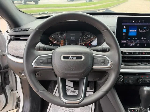 Used 2024 White Jeep Latitude image 16