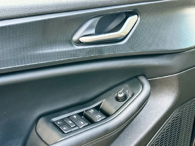 Used 2025 Black Jeep Altitude X image 18