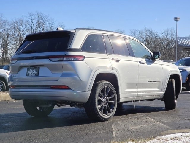 New 2026 Silver Zynith Exterior Paint Jeep Limited Reserve image 31
