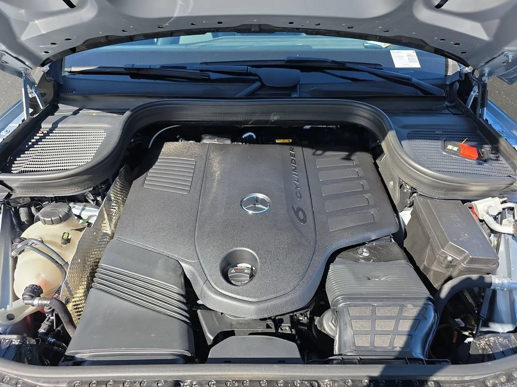 Used 2025 Cirrus Silver Metallic Mercedes-Benz GLS 450 image 35