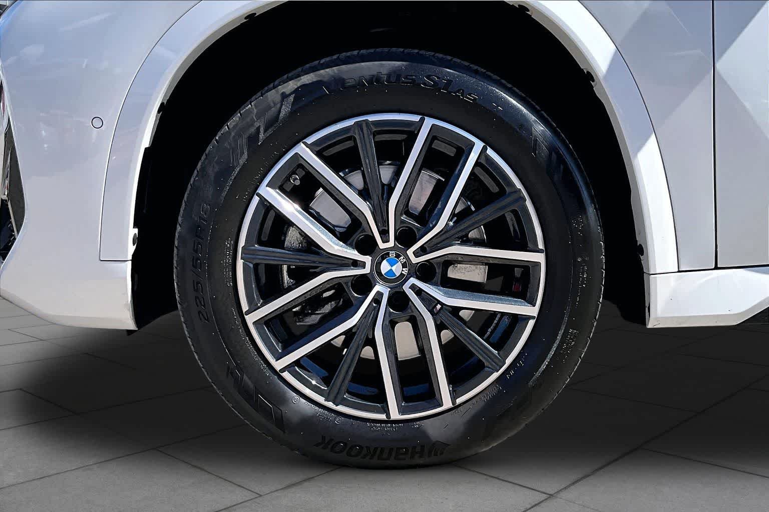 Used 2025 Alpine White BMW xDrive28i image 10