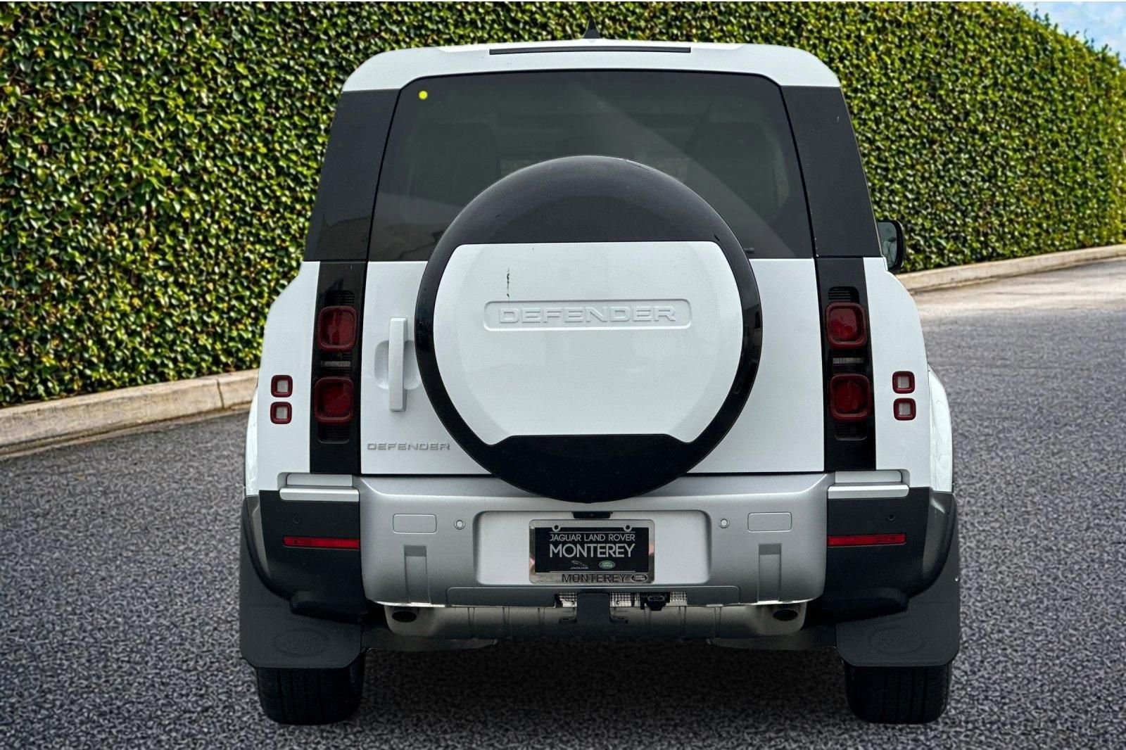 Used 2025  Land Rover S image 5