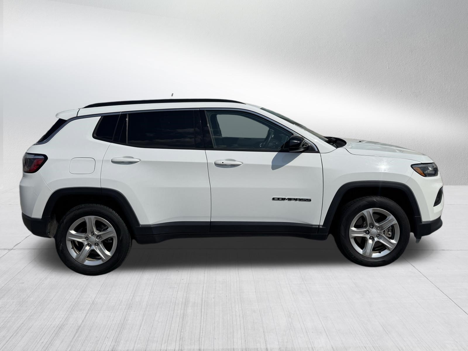 Certified Used 2024 Bright White Clearcoat Jeep Latitude image 8