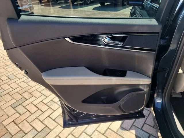 Used 2022 Blue Lincoln Standard image 12