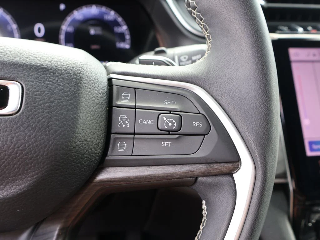 Used 2024 Silver Jeep Limited image 27