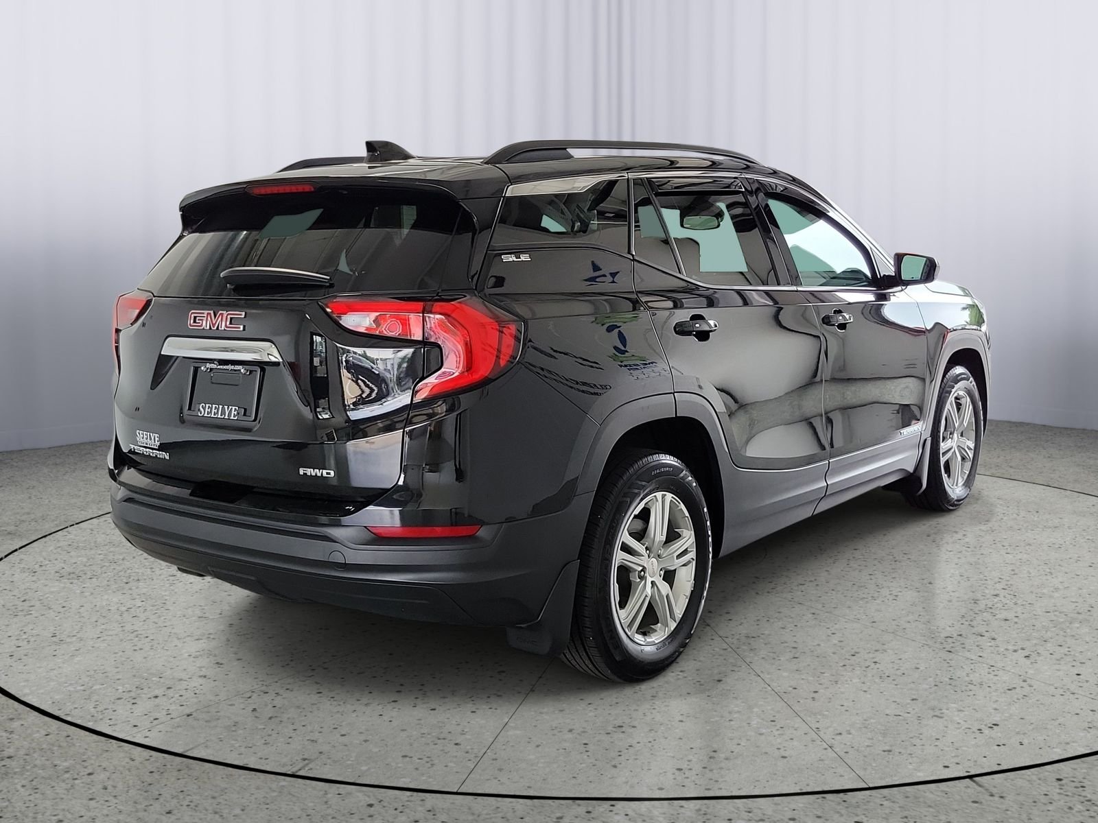 Used 2020 Black GMC SLE image 2