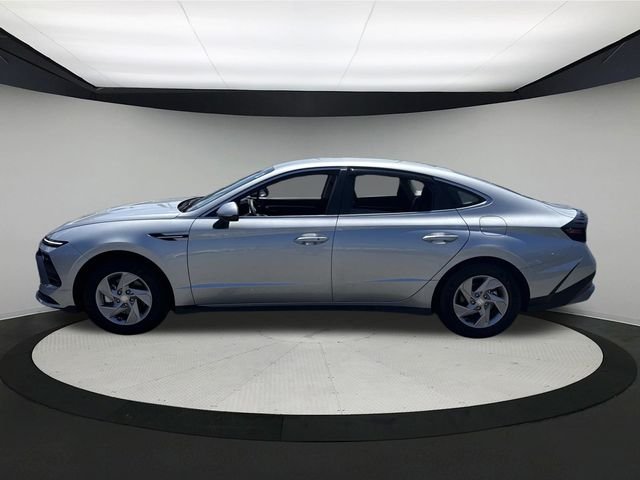 Certified Used 2025 Silver Hyundai SE image 9