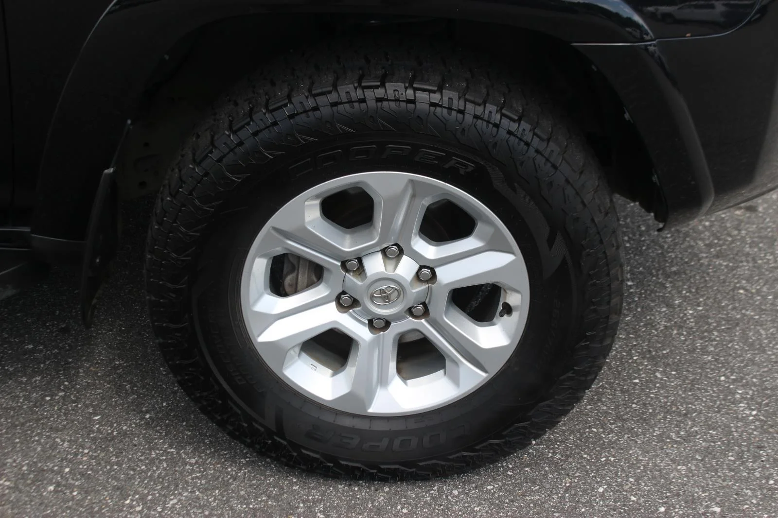 Used 2022 Black Toyota SR5 image 38