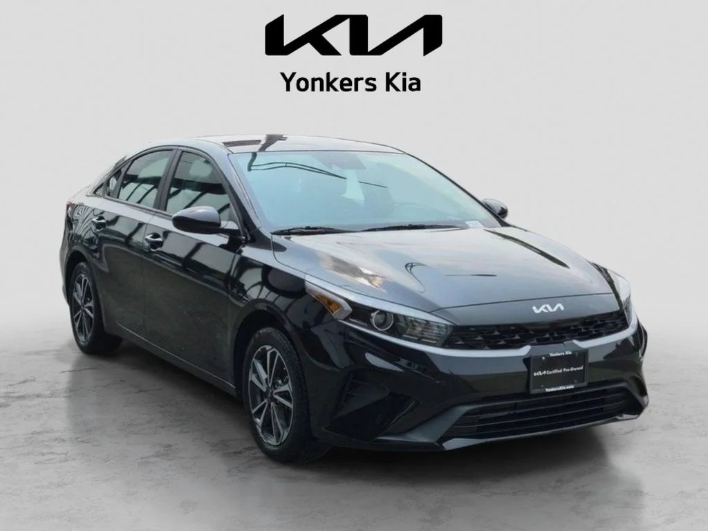 Used 2023 Black Kia LXS image 4