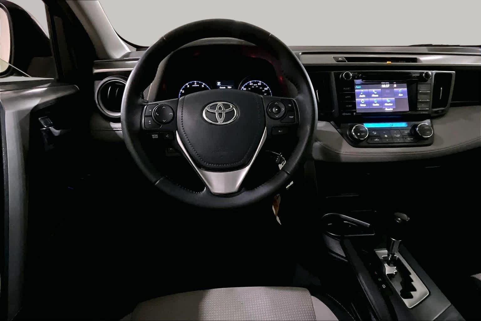Used 2017 Galactic Aqua Mica Toyota XLE image 5