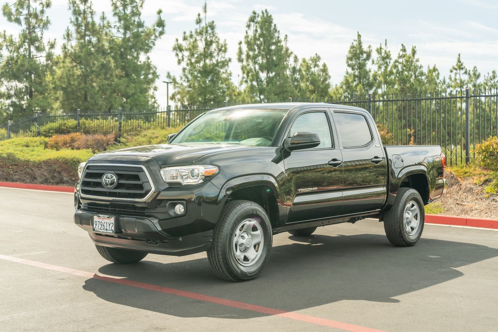 Certified Used 2020 Midnight Black Metallic Toyota SR5 image 5