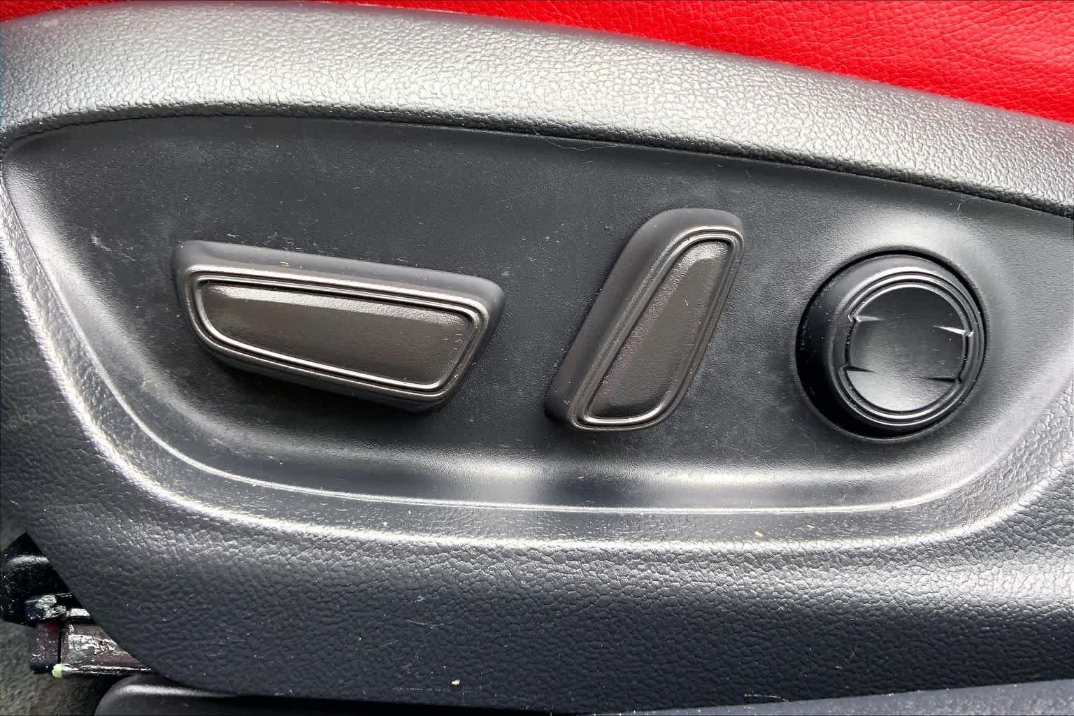 Used 2024 Wind Chill Pearl Toyota XSE image 34
