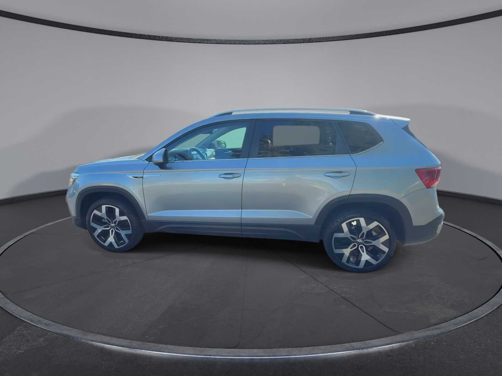 Used 2022 Pyrite Silver Metallic Volkswagen SEL image 5